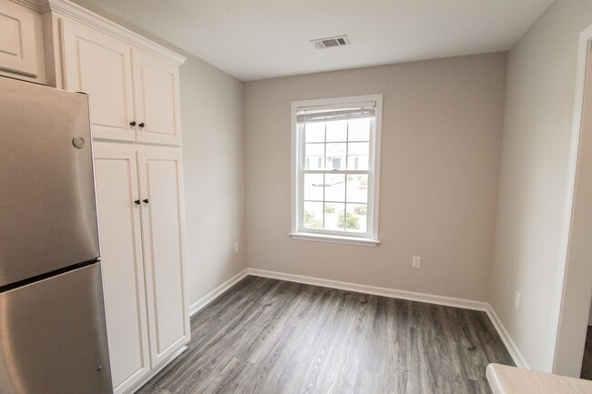 Building Photo - 417 Andover Dr