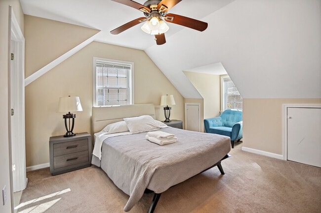 Building Photo - 300 Lawton St