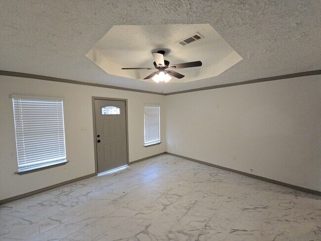 Building Photo - 9010 Linda Vista Rd