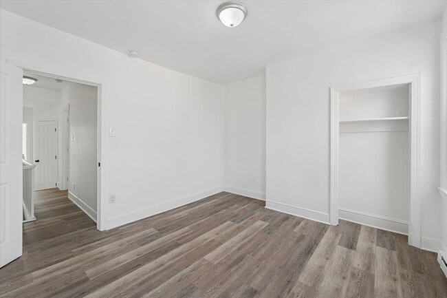 Building Photo - 3 Bedroom House Newly Renovated