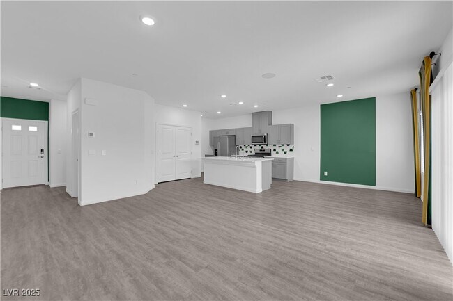 Building Photo - 4747 Bluebird Clfs Ave