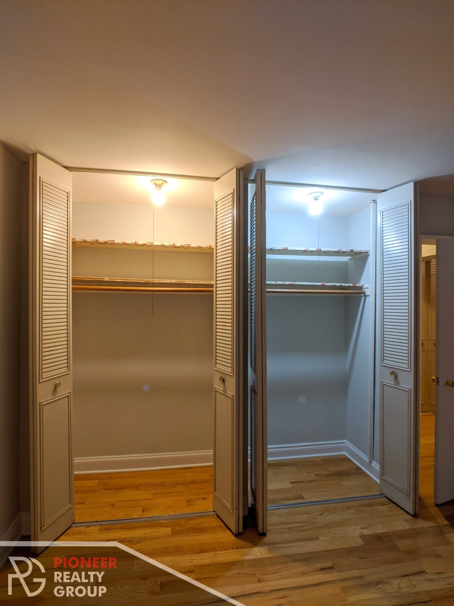 Building Photo - 502 W Briar Pl