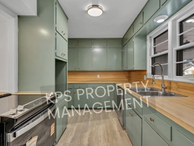 Building Photo - 6511 E Claytonia Ter