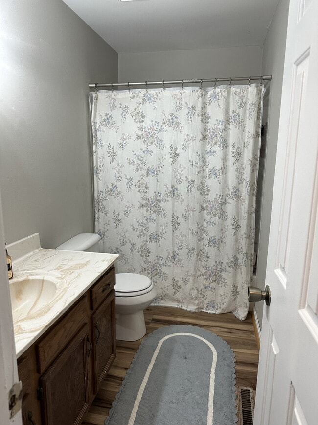 Building Photo - Newly Renovated 2-Bedroom Townhouse in Front Royal _ Pet Friendly well maintained home.