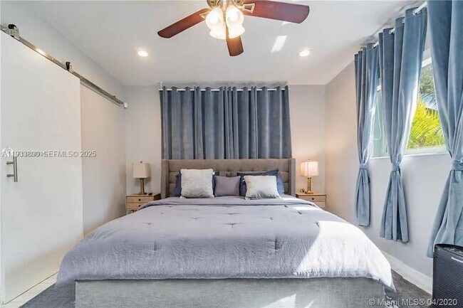 Building Photo - 1731 NE 172nd St