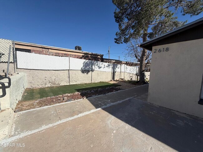 Building Photo - 2618 Idalia Ave