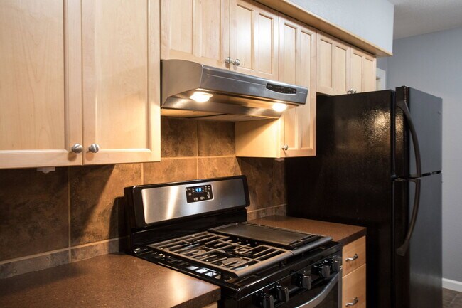 Building Photo - 2416 S 5th St