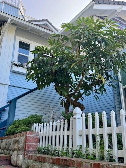 Building Photo - 1357 Olivet St