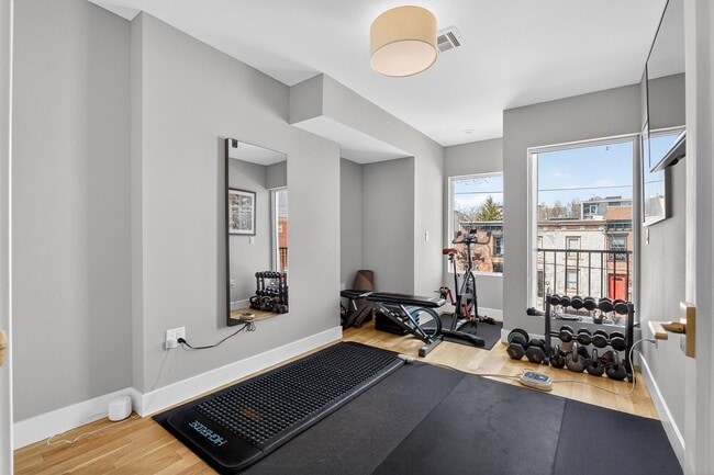 Building Photo - 303 4th St