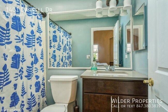 Building Photo - 1401 Darnell Dr