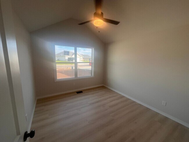 Building Photo - Beautiful, brand-new, 3-bedroom, 2-bath home in Nixa with a 3-car garage.