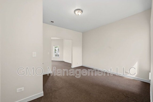 Building Photo - 4341 W Gladys Ave