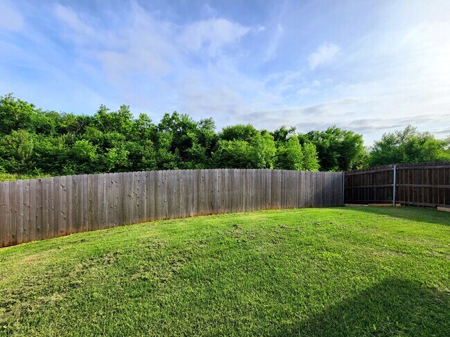 Building Photo - 2400 Frisco Way