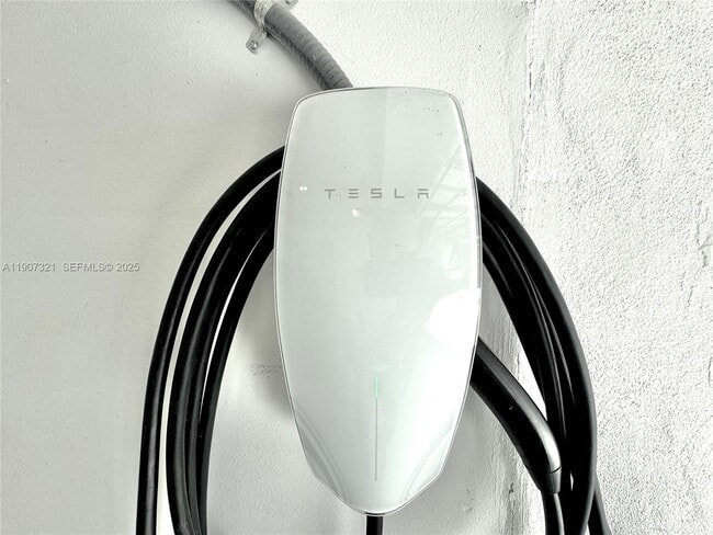 Building Photo - 4383 Laurel Ridge Cir