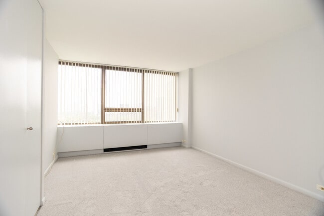 Building Photo - 2800 N Lake Shore Dr