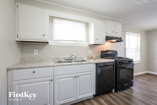 Building Photo - 415 E Courtland St