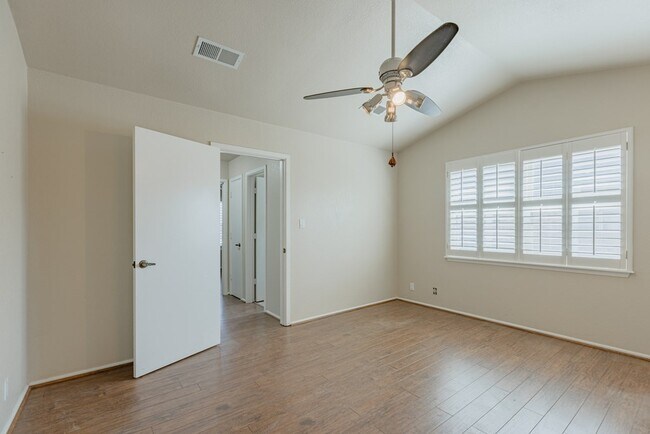 Building Photo - 8707 Holiday Dr