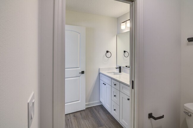 Building Photo - New 3 Bedroom Town Home