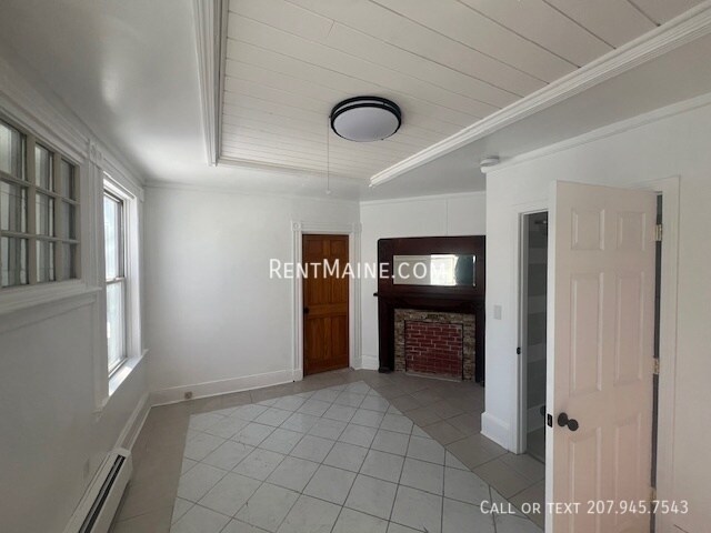 Building Photo - 188 Pine St