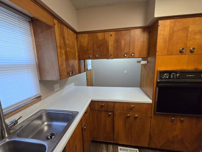 Building Photo - Remodeled 3-4 Br, 2 Bath Ranch style home, fenced in yard, garage, patio, full basement