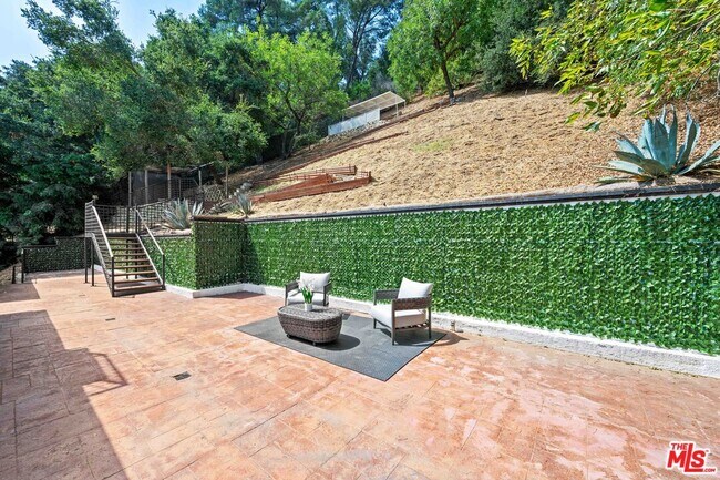 Building Photo - 2563 Hutton Dr