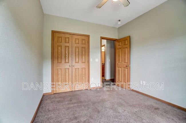 Building Photo - 1117 N Byrne Rd