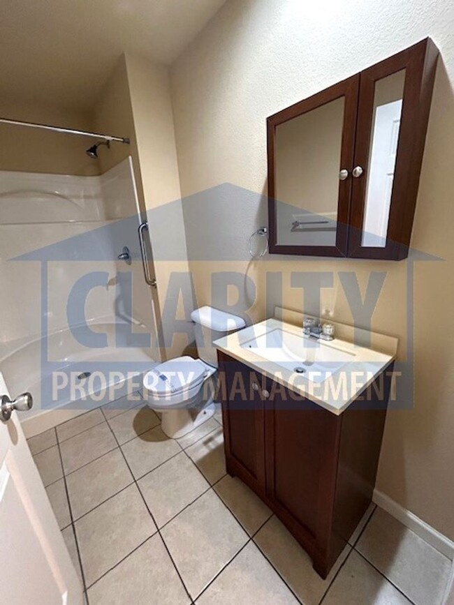 Building Photo - Adorable 2 bedroom home!