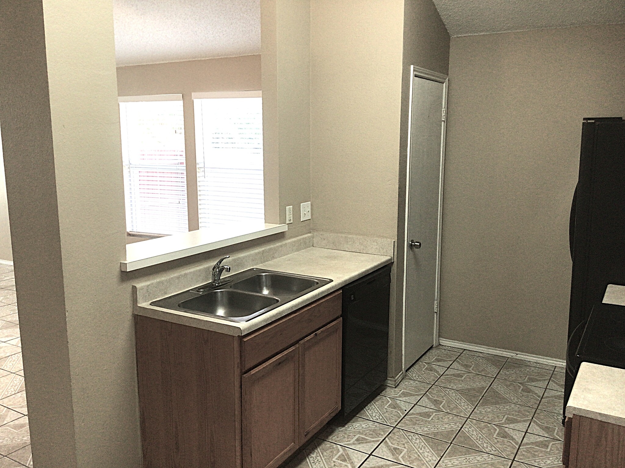 Building Photo - 702 Castlewick Ct