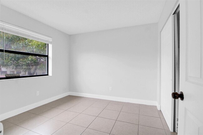 Building Photo - 9730 Hammocks Blvd