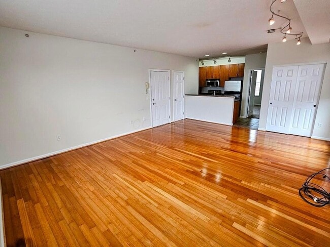 Building Photo - 120 E Mound St