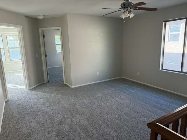 Building Photo - 942 S Deerfield Ln