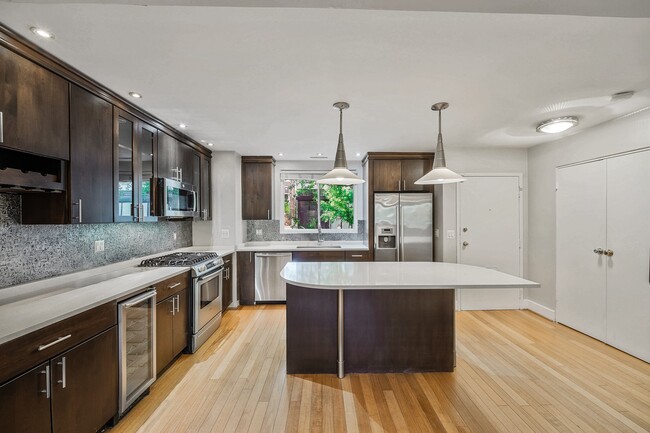 Building Photo - 1339 Riggs St NW