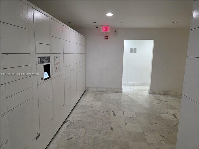 Building Photo - 1000 West Ave