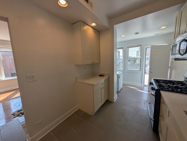 Building Photo - 3048 N Milwaukee Ave