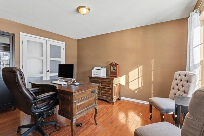 Building Photo - 4315 Center Valley Dr
