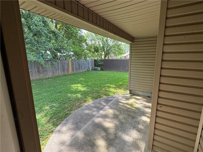 Building Photo - 298 James Dr