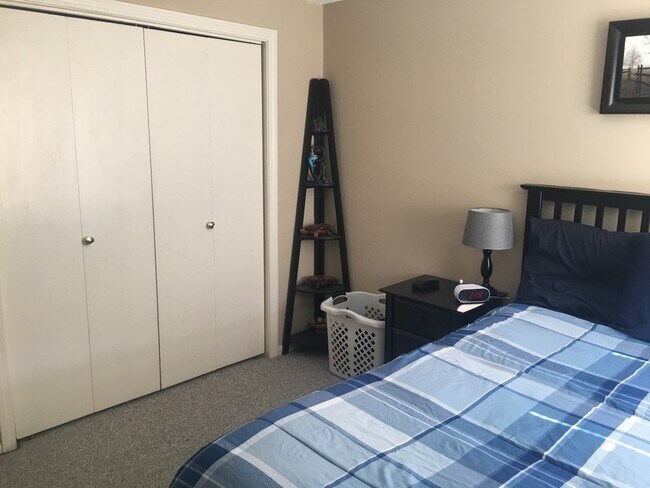 Building Photo - 910 White Cedar Blvd