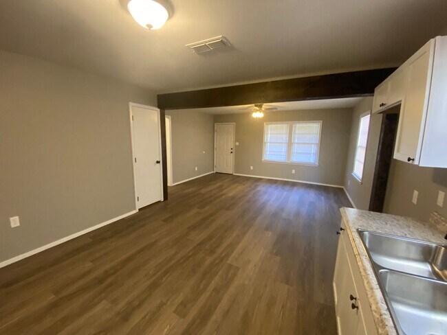 Building Photo - For Sale with Owner Financing!