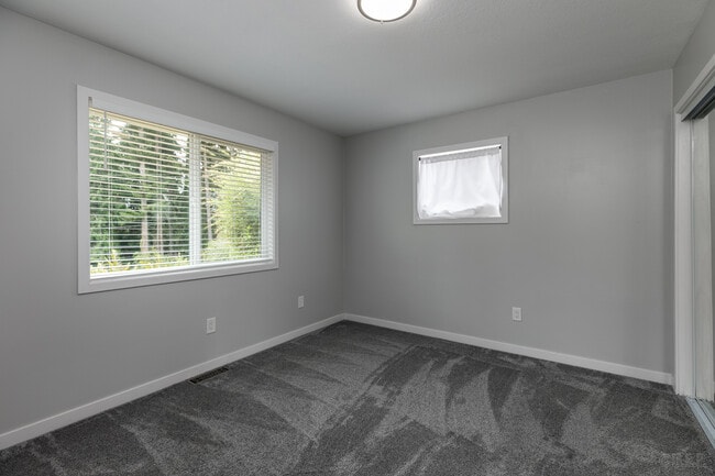 Building Photo - 29889 Riverview Dr