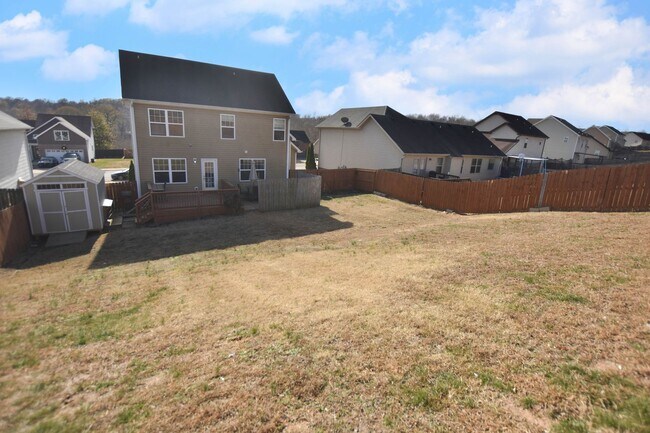 Building Photo - Pet Friendly Three Bedroom!