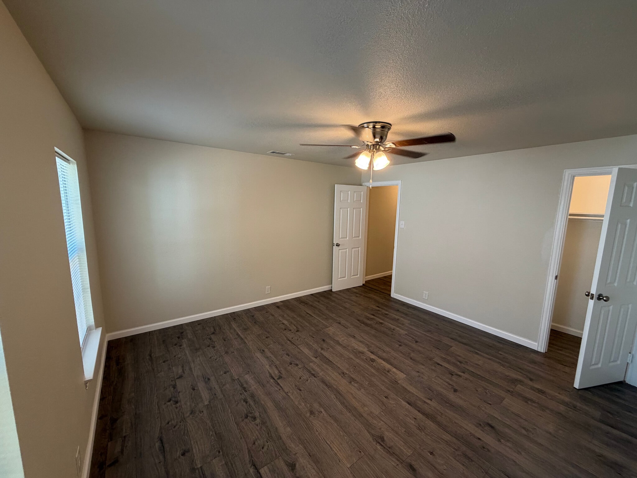 Building Photo - Room in Single Family Home on Houston St