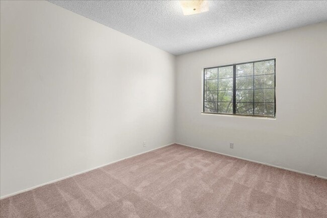 Building Photo - Charming Alhambra Traditional with Bonus R...