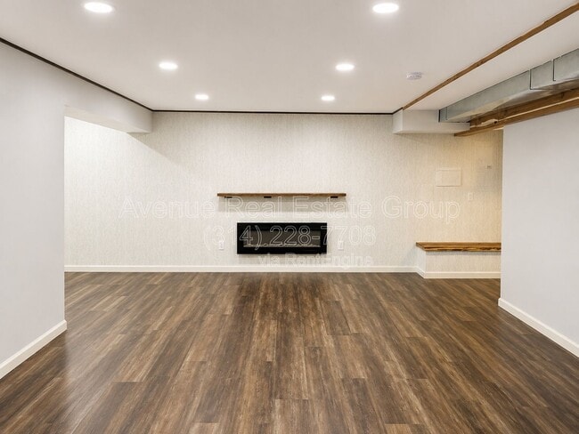 Building Photo - 1016 Westlake Village Dr