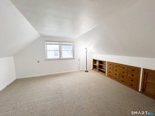 Building Photo - 458 Meadowside Rd