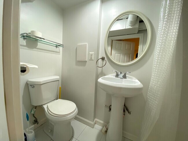 Basement full bath - 5704 Fenwick Dr