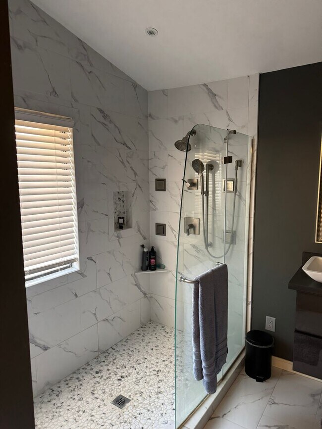 Building Photo - 163 Coventry Dr