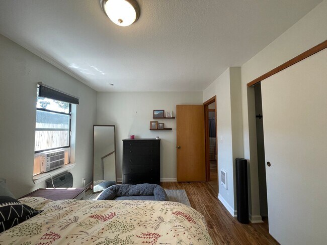 Building Photo - Charming S. Tabor 2 Bed + Bonus Room, 2 Ba...
