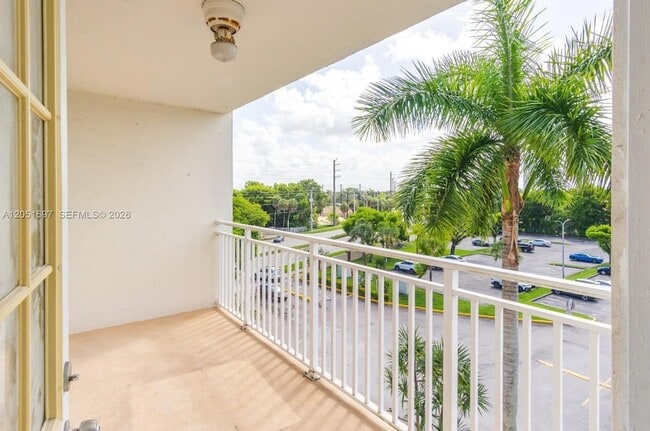 Building Photo - 6950 Miami Gardens Dr