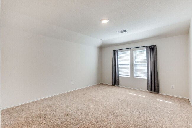 Building Photo - 250 Granary Dr