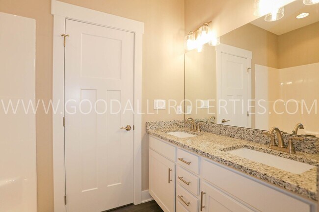 Building Photo - 4 Bedroom Ranch Home in Clive. Over 2000 sq feet of finished living area!